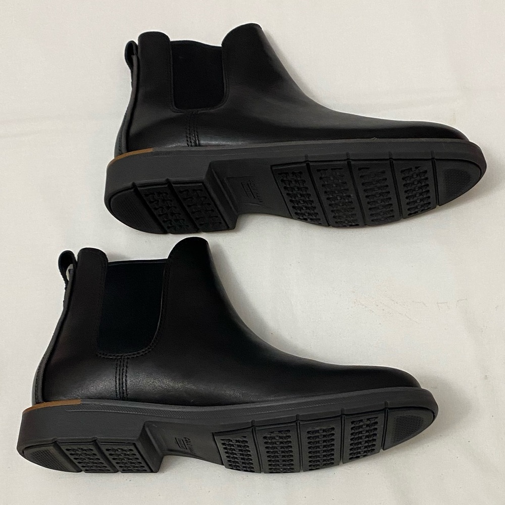 NWT Cole Hann Faux Leather Chelsea Boots Size 8. - Picture 4 of 10